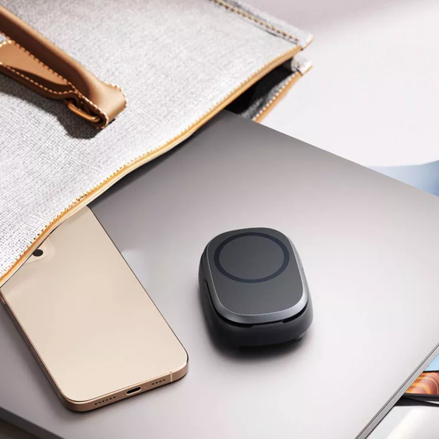 15W Foldable Magnetic Wireless Charger Stand For Smart Devices